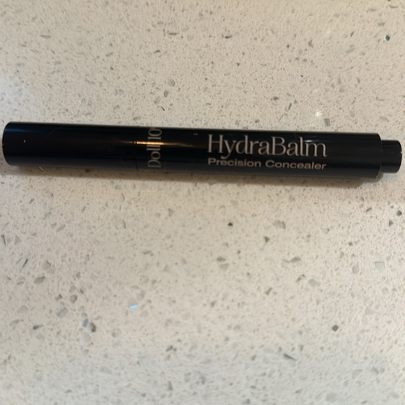 Doll 10 Hydrabalm precision concealer - Picture 4 of 5